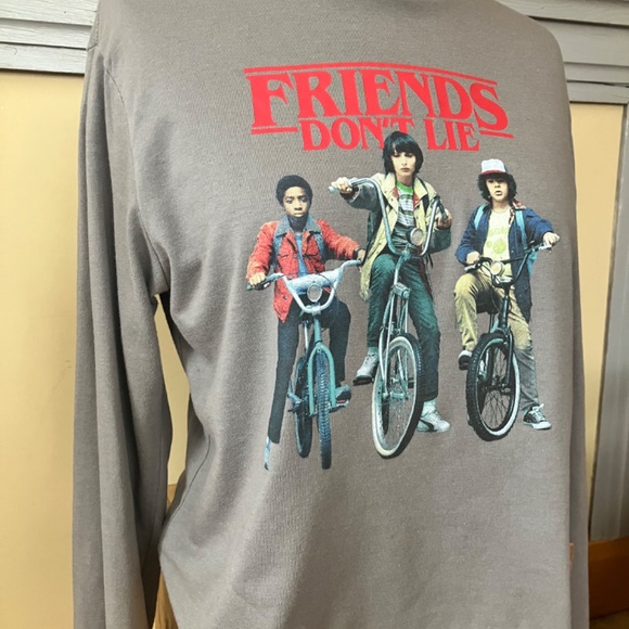 Stranger Things "Friends Don't Lie" Longsleeve T - Picture 5 of 6